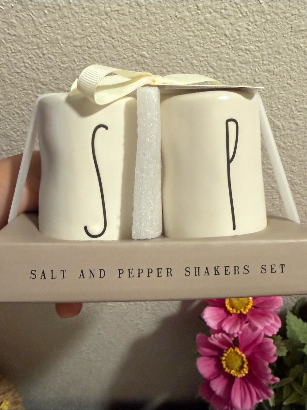 Rae Dunn Cream Ceramic Salt & Pepper Shaker Pair - NWT - Picture 4 of 6